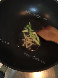 妈妈最爱的炒花蛤做法图解5)