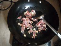家常菜瘦肉炒荷兰豆做法图解5)