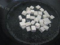 口感好的香椿拌豆腐做法图解5)