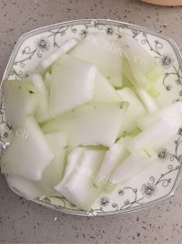 美味的瑶柱冬瓜汤做法图解1)