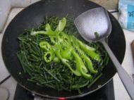 简单的长豆角炒鸡蛋做法图解10)