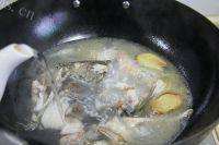 美味的鱼骨豆腐汤做法图解6)