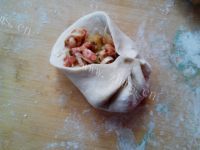 美味的烫面香葱猪肉饼做法图解7)
