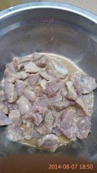 诱人的油豆腐烧肉做法图解3)