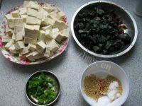 妈妈教我做松花蛋拌豆腐做法图解2)