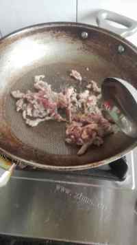 家常菜包菜炒肉丝做法图解4)