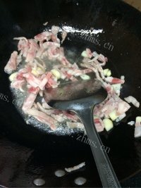 家常菜黄瓜炒金针菇做法图解3)