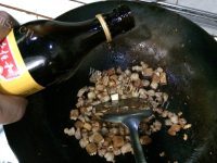 咸鱼茄子煲做法图解7)