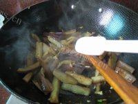 家常菜咸鱼烧茄子做法图解9)