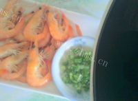 美味的白灼河虾做法图解6)