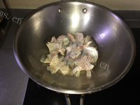 鲜美可口的酸菜鱼做法图解6)