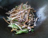 家常菜肉丝炒豆干做法图解4)