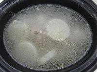 美味的棒骨萝卜汤做法图解7)