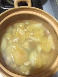 美味的苹果雪梨瘦肉汤