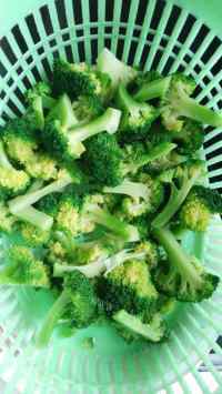 家常菜西兰花炒肉丝做法图解5)