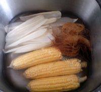 很有食欲的煮水果玉米做法图解3)