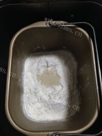 营养丰富的汤种北海道吐司做法图解2)