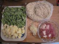 美味的豆角土豆焖面做法图解1)