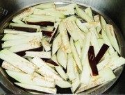 家常鱼香茄子煲做法图解1)