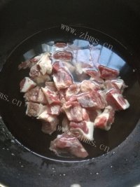 营养丰富的牛肉炖土豆胡萝卜做法图解2)