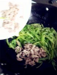 下饭的青椒肉丝做法图解7)