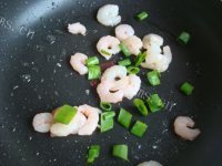 家常菜虾仁炒黄瓜做法图解5)