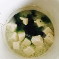 美味的豆腐菠菜粥的做法图解六