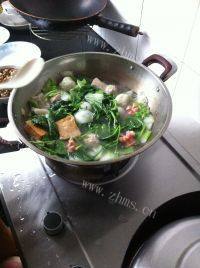 美味的蔬菜肉丸汤做法图解5)