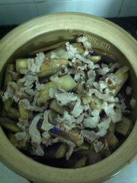 家常菜肉末茄子煲做法图解9)