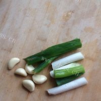 美味的冬瓜骨头汤做法图解2)