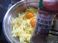 自制土豆鸡蛋饼做法图解4)
