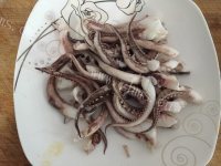 美味鱿鱼须炝大虾做法图解1)