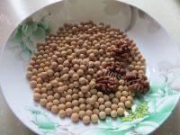 自制核桃豆浆做法图解1)
