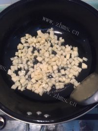 色泽鲜亮的焖饭做法图解4)