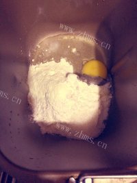 自制牛奶小餐包做法图解4)