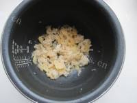 银耳山药黑芝麻粥做法图解2)