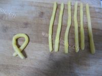 色泽鲜亮的柏林花环饼干做法图解10)