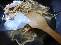 黄花菜烧猪肉做法图解7)