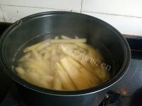 好吃的自制薯条做法图解4)
