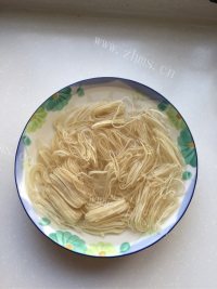 自制叉烧肉炒云梦鱼面做法图解4)