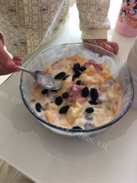 酸奶水果沙拉做法图解6)