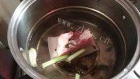美味的芽菜扣肉做法图解1)