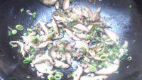 家常菜香菇炒肉丝做法图解4)