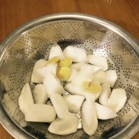 美味的萝卜鸡汤做法图解2)