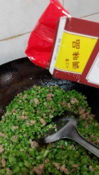 家常菜肉末豆角做法图解8)