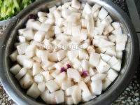 美味的茄丁拌面做法图解2)