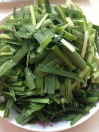 好吃的韭菜炒墨鱼仔做法图解3)