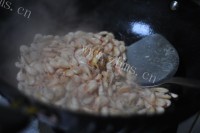 美味的葱爆小江虾做法图解7)