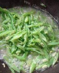 家常菜番茄炒豆角做法图解3)