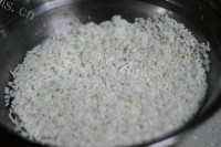 美味的松子红枣糯米糕做法图解2)